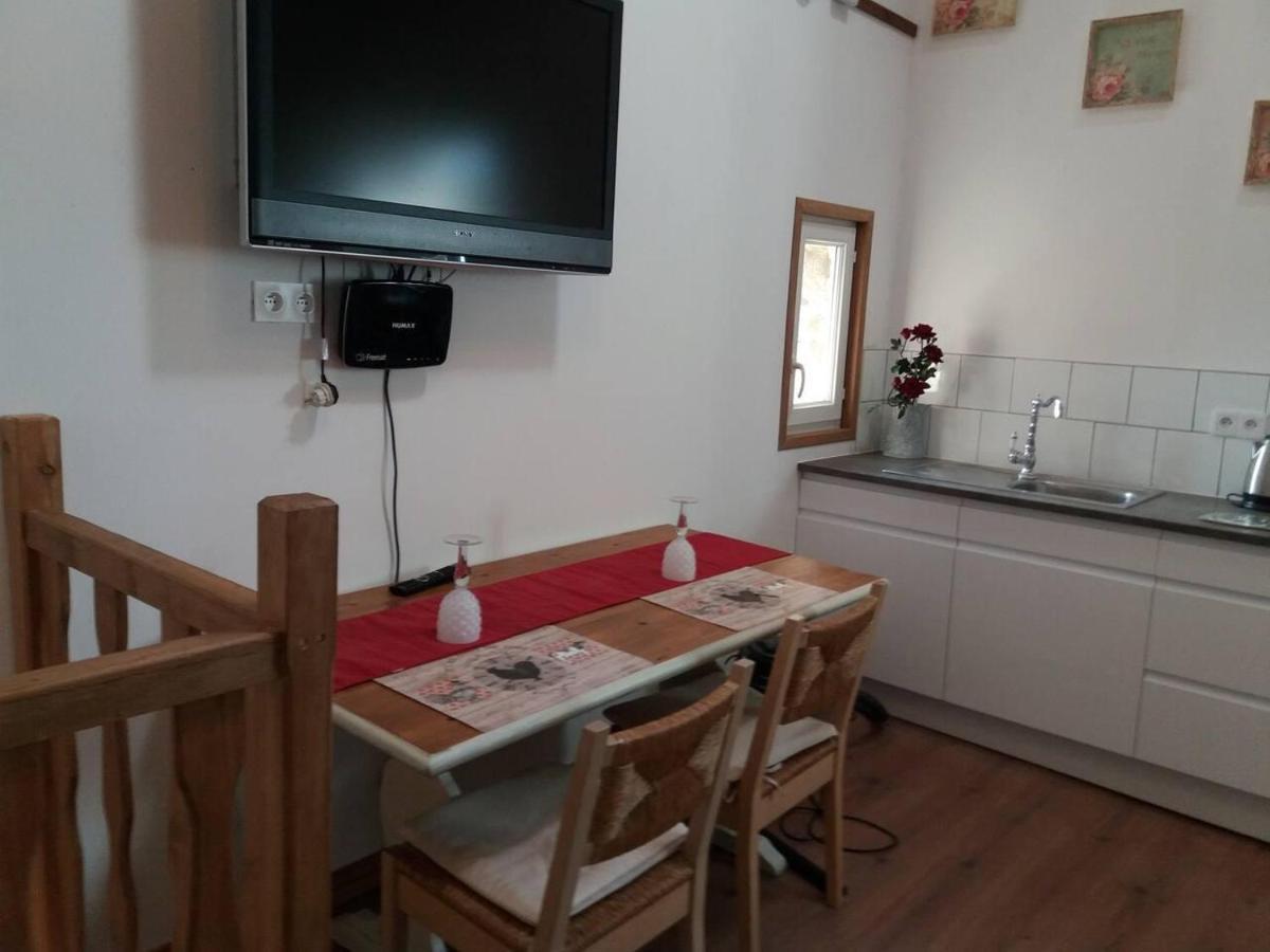 Mortain-Bocage - 2-Bed Wisteria Cottage - Sleeps 4 Notre-Dame-du-Touchet Extérieur photo